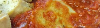 Piperade with vegan egg and garlic bread in a bowl