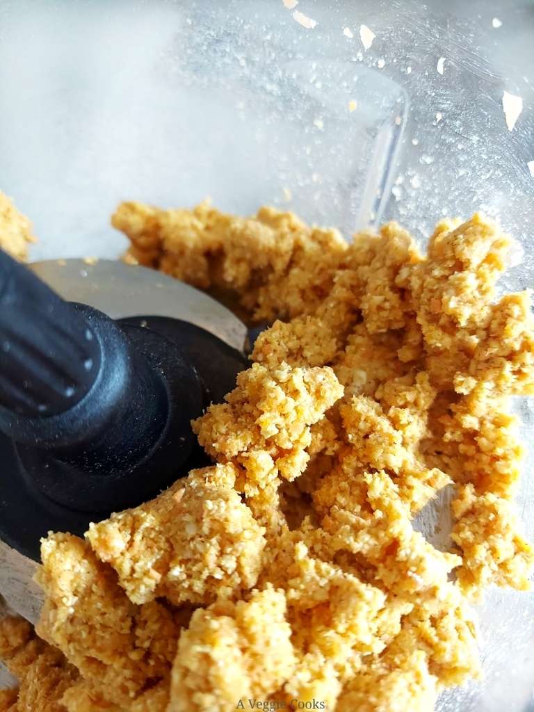 Blended ingredients for apricot energy balls